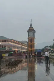 Uncle and Nephew Duo Face to Face in Srinagar's Lal Chowk10