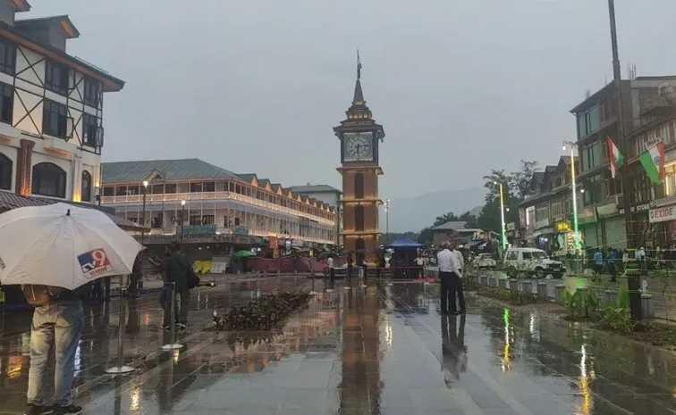 Uncle and Nephew Duo Face to Face in Srinagar's Lal Chowk