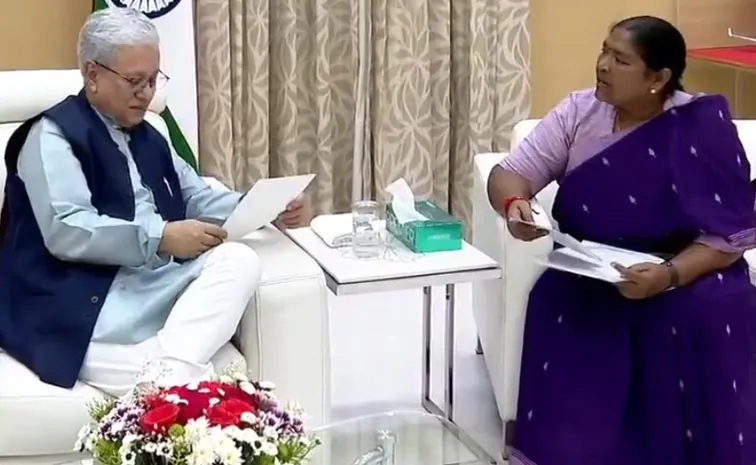 minister seethakka meets telangana governor in raj bhavan hyderabad