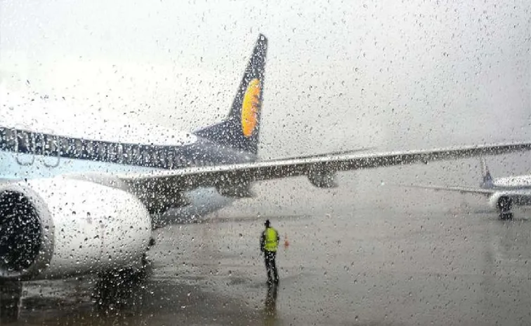 airplanes diverted to another airports from mumbai due to heavy rains5