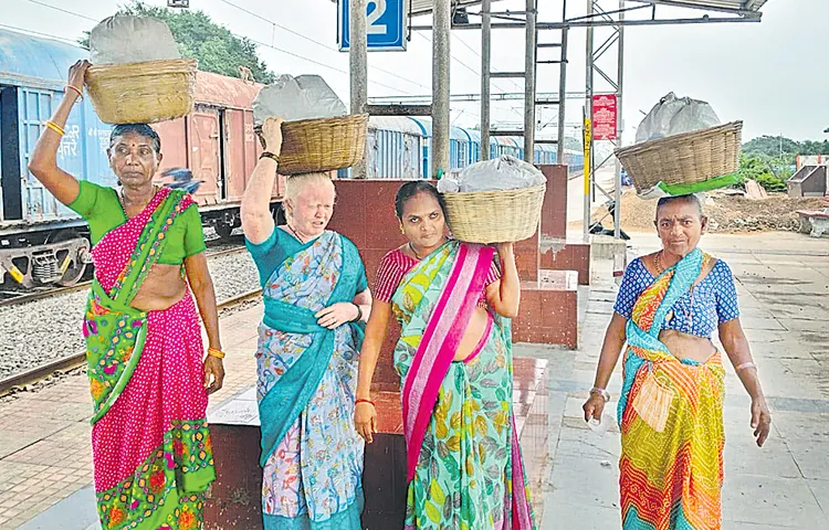 Employment is by selling pulses and peas and seasonal fruits in trains