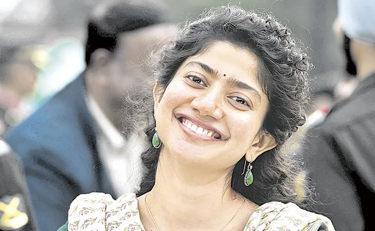 Sai Pallavi First Look As Indhu From Mukund Varadarajan Biopic Amaran Revealed