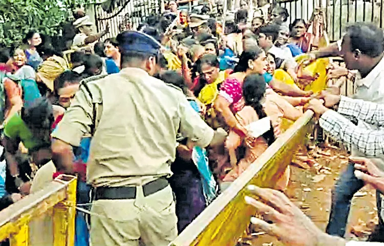 Stampede in distribution of flood aid