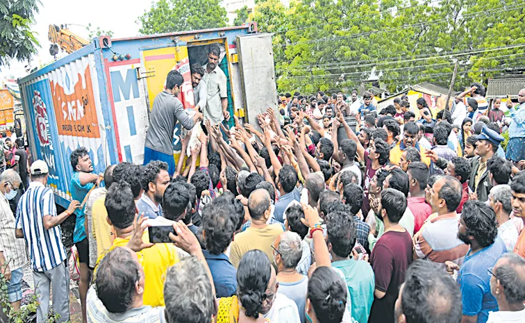 Vijayawada Floods With Chandrababu Laziness in Relief measures