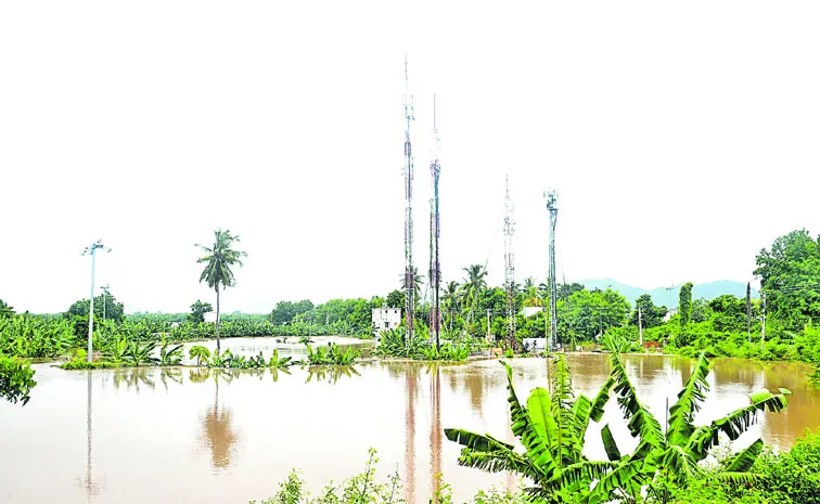 Chandrababu Naidu house on Krishna river bund inundated in floodwaters