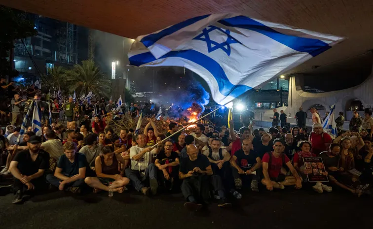 Israel-Hamas war: Israelis go on strike amid fury over failure to secure hostage deal