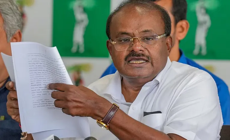 HD Kumaraswamy demands action against senior IPS officer