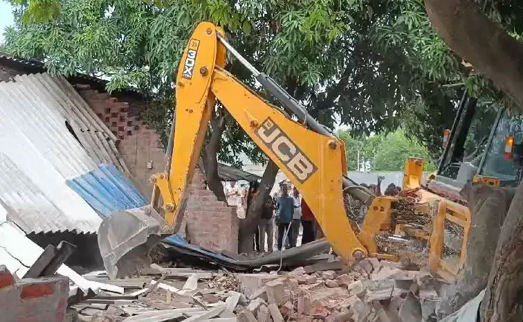 Assam Gets Contempt Notice From Supreme Court For Bulldozer Action