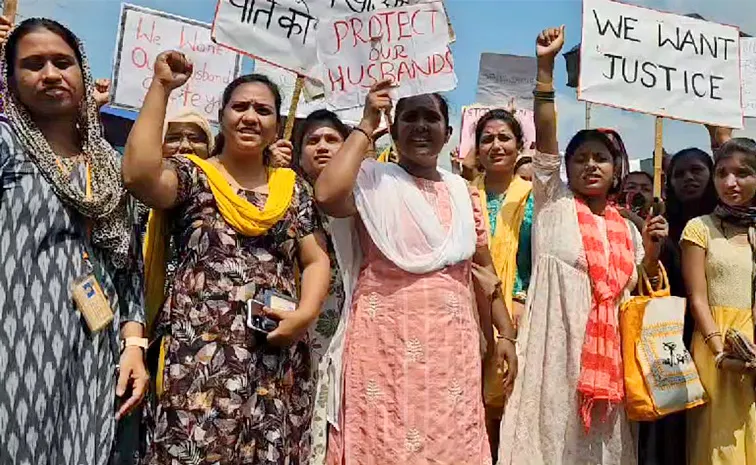 agitation of women in front of naval dock yard