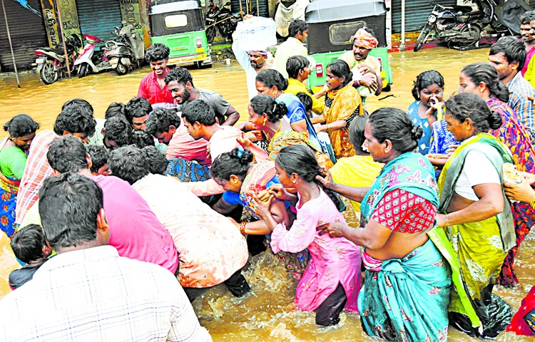 Bejwada is fighting with flood