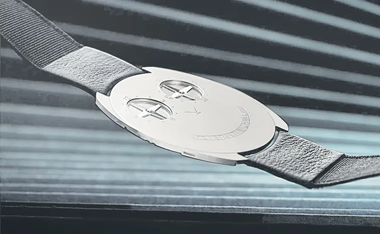 Russian watchmaker unveils world thinnest mechanical wristwatch