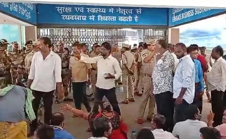 Vizag Steel Plant Contract Employees Protests At Plant