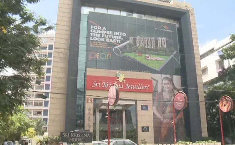 Theft of gold worth 6 crores from the showroom of Shree Krishna Jewellers