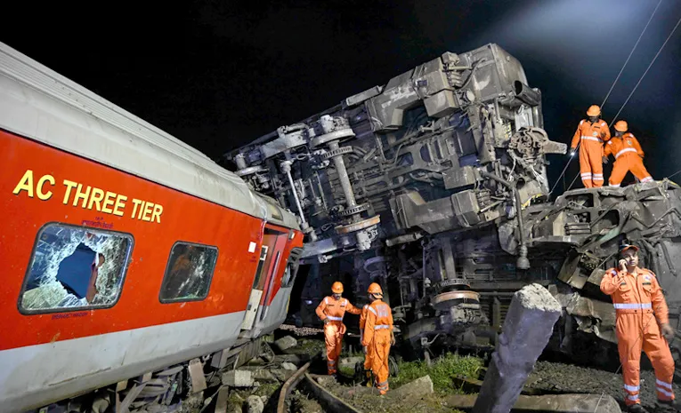 train accident at thiruvallur railway station tamil nadu