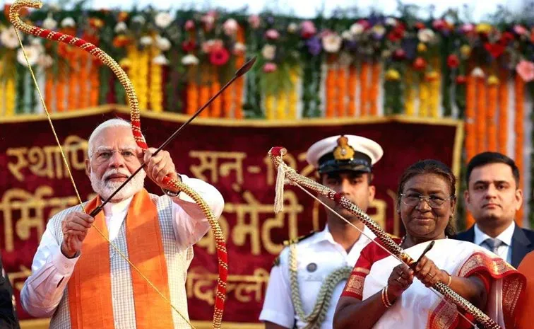 pm modi and president murmu attend Dussehra celebrations at Red Fort