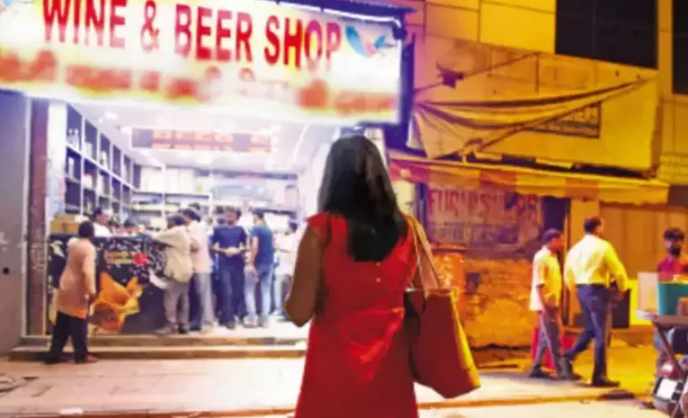 Drunken Lady hulchul in Hyderabad