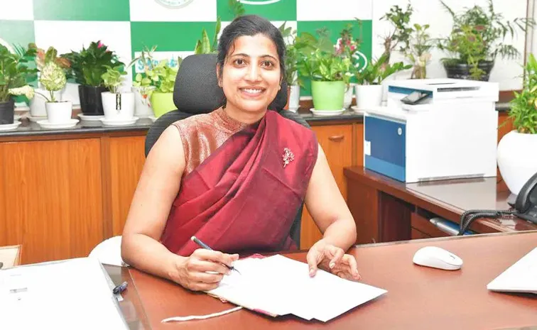 Amrapali Report To AP, Who Is Next GHMC Commissioner