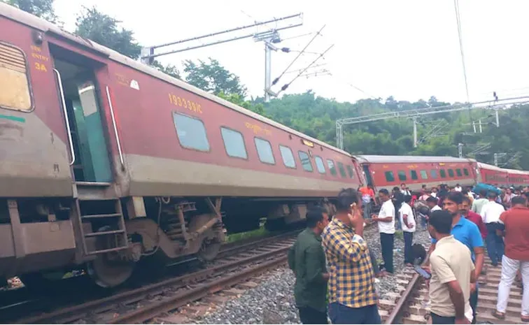 7 Coaches Of Agartala Mumbai Express Derail In Assam