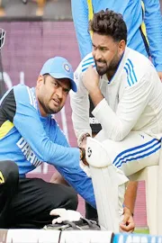 Ind vs NZ 1st Test Day 2: Rishabh Pant Walks Off Field With Knee Injury6