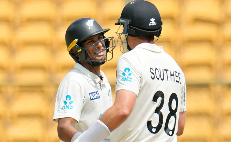 Rachin & Southee eat Indian bowlers before Lunch, lead 299