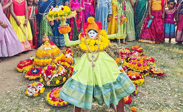 Dussehra 2024: Bathukamma Celebrations 2 Day Atukula Bathukamma Specialty