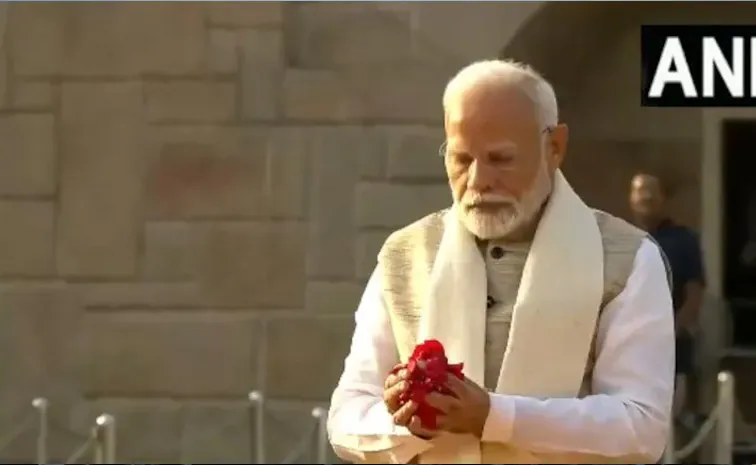 PM Modi Paid Tribute to Mahatma Gandhi