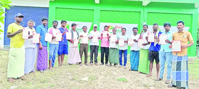 పరిశ్రమల స్థాపనలో నిర్లక్ష్యం వీడాలి 