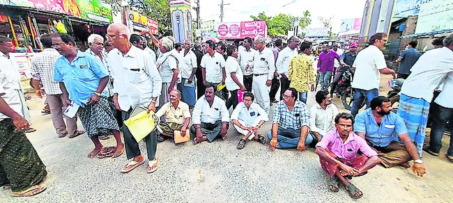 రిజిస్ట్రేషన్‌ హక్కులు కల్పించాలి