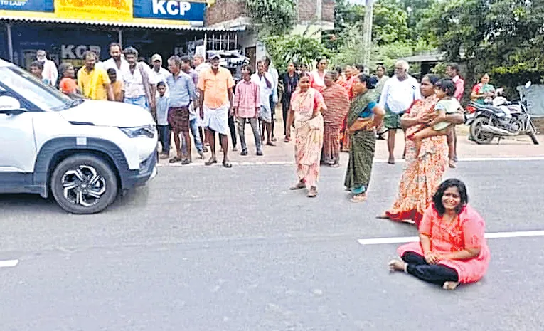 woman Hydrama on Road