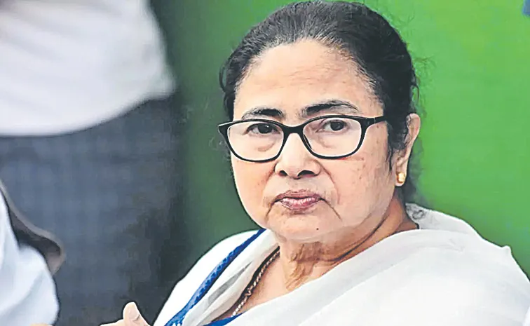 Need four months to consider demands, ready to meet on Monday, Mamata Banerjee calls junior doctors: