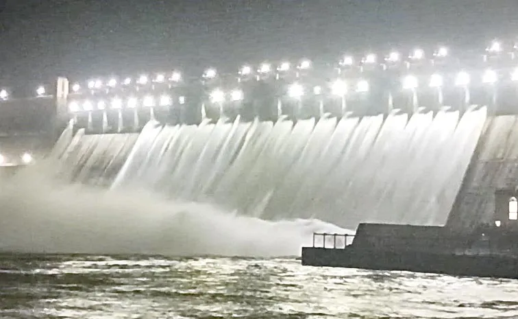 Nagarjuna Sagar: 16 Gates of project lifted to release flood water