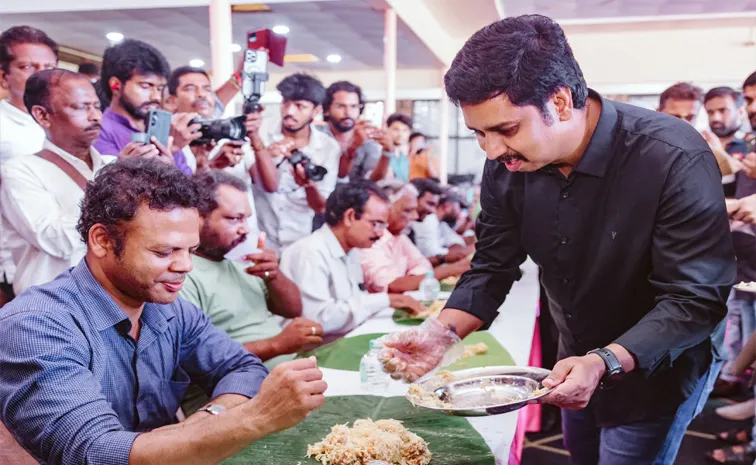 Rajinikanth Vettaiyan Director TJ Gnanavel Serves Biryani To Movie Team