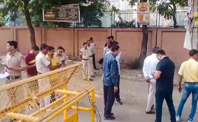 Blast near CRPF school in Delhi