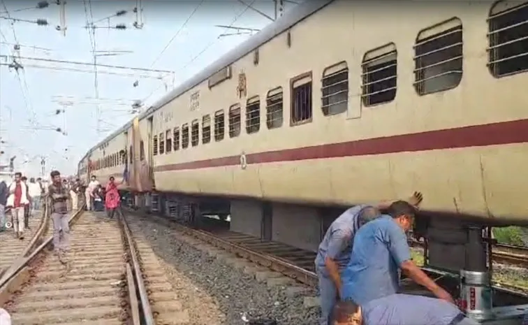 Three Coaches Of Lokmanya Tilak Shalimar Express Train Derails In Maharashtra's Nagpur