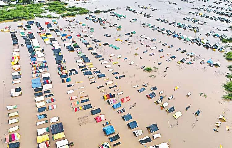 Heavy rain throughout Monday night in Anantapur district