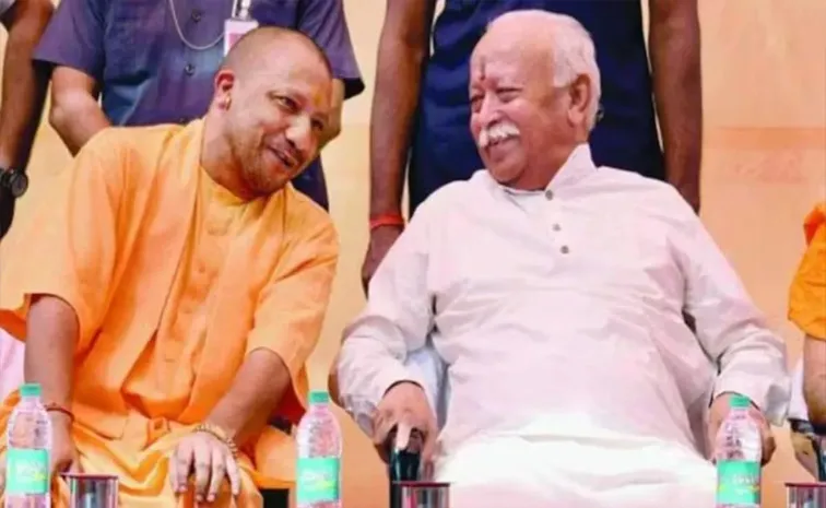 UP CM Yogi Adityanath Meets RSS Mohan Bhagwat