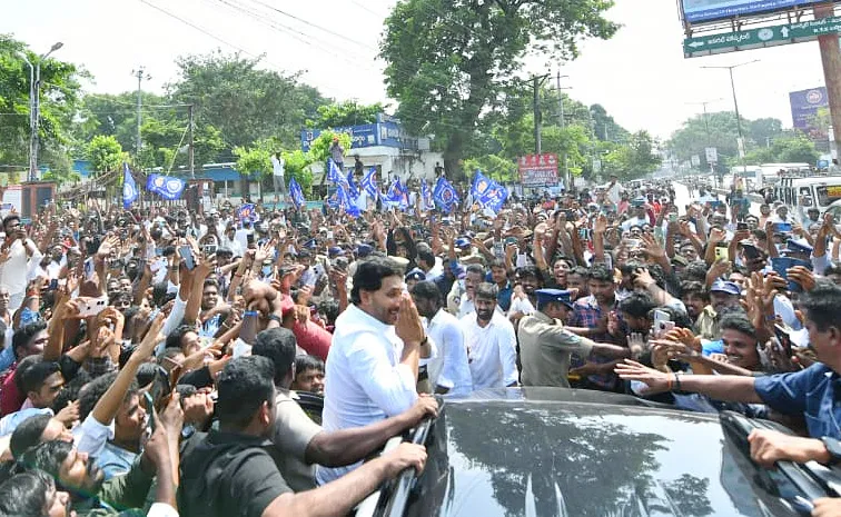 YS Jagan Visits GGH Hospital At Guntur