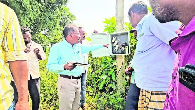 మోటార్లకు కెపాసిటర్లు బిగించుకోవాలి