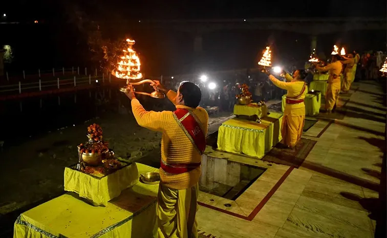 1100 Vedic Scholars Led Saryu Aarti