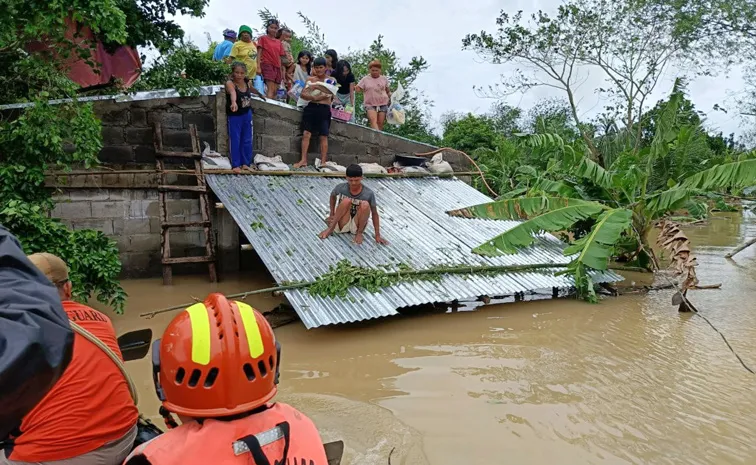 24 People Dead in Flooding and Landslides in Philippines