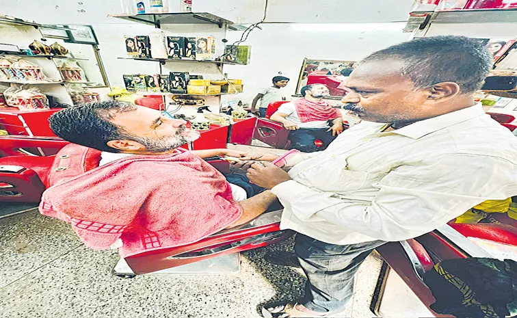 Rahul Gandhi Visited A Delhi Barber shop