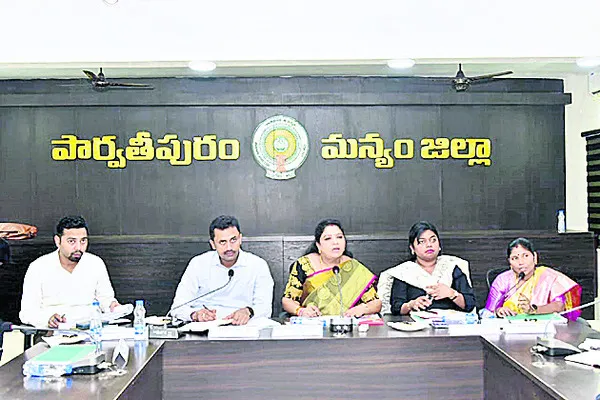 గిరిజన ప్రాంతాల్లో వైద్యుల సేవలు తప్పనిసరి 