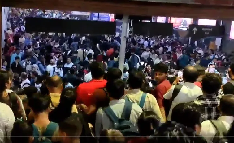 CCTV Captures Moments Before Stampede At Mumbais Bandra Terminus