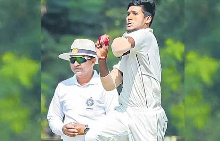 Andhra bowler Shashikant took three wickets in the ongoing match against Himachal Pradesh.