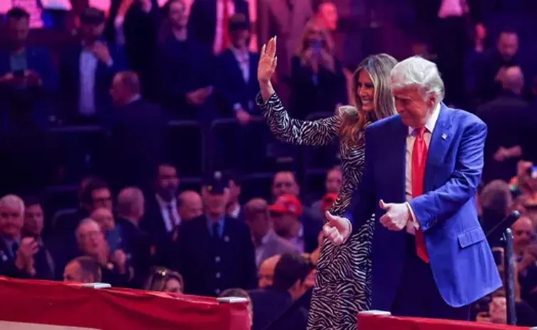 Trump Dances With Wife Melania As He Wraps Up MSG Rally