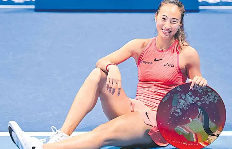 Zheng Qinwen claims third title of season