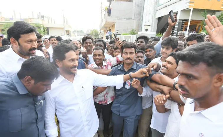 Ys Jagan Selfie At Pulivendula Medical College