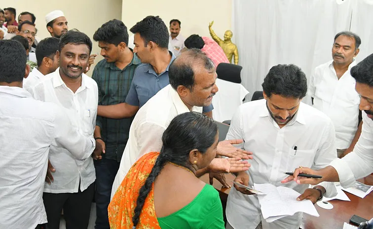 Ys Jagan Meet People And Ysrcp Activists In Pulivendula