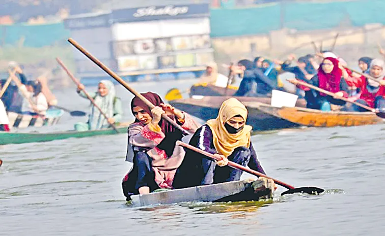 Dal Lake hosts first-ever Traditional Women Boat Race