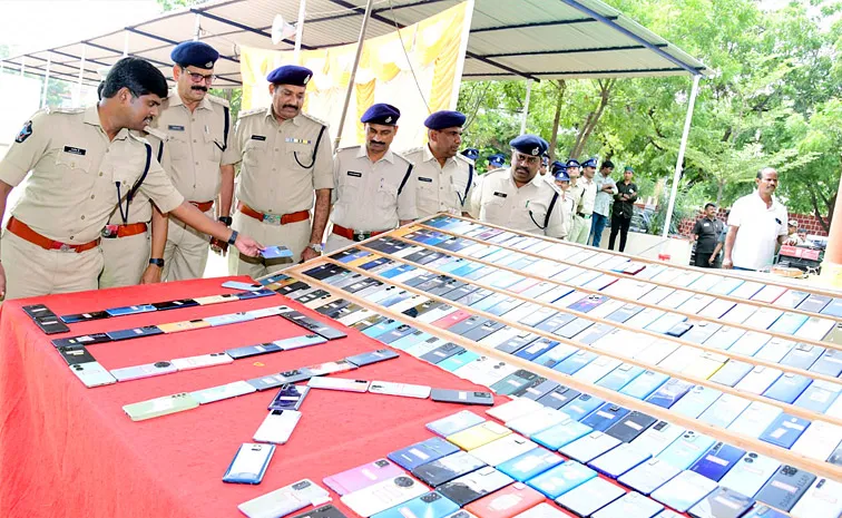 Anantapur police creates record in mobile phone recovery